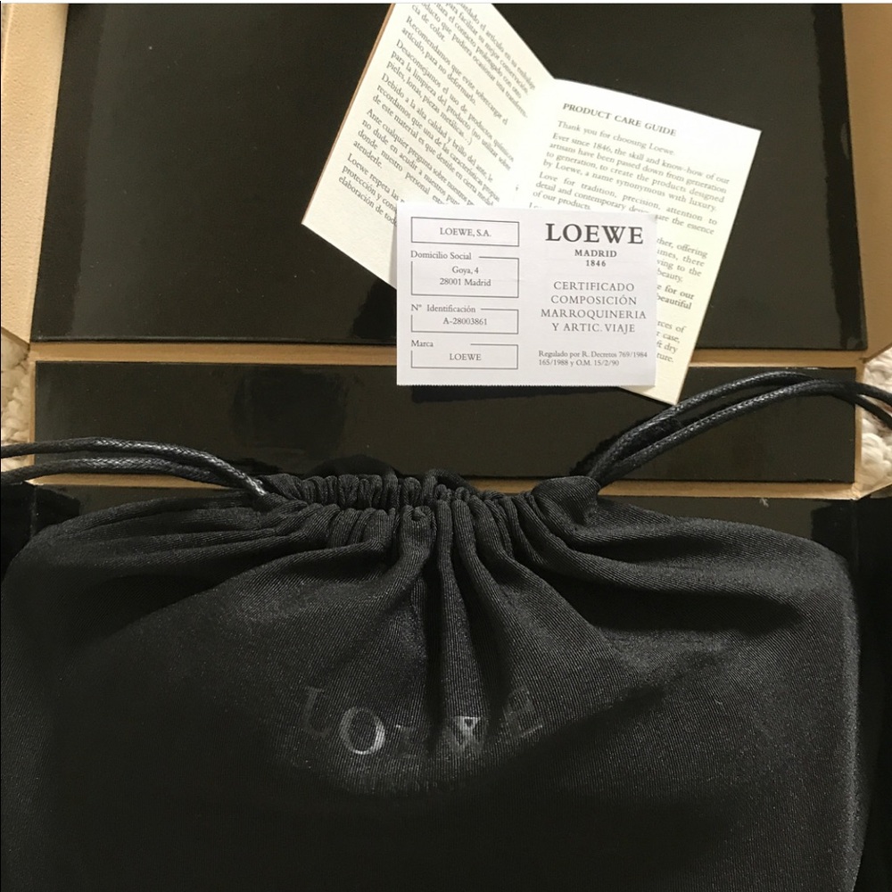 Authentic LOEWE zipper wallet. Limited edition.